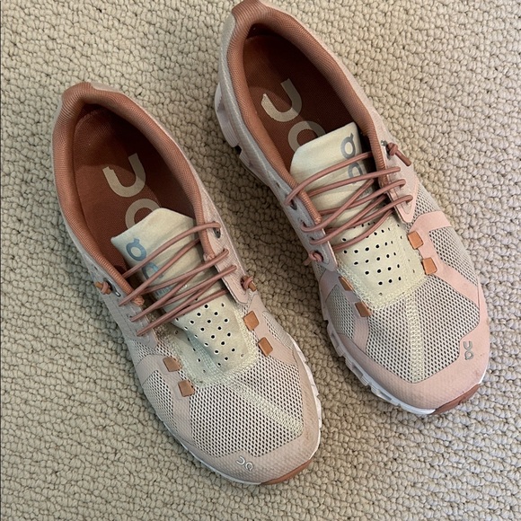 On Running Women's Sneakers in Pink and Cream - Picture 1 of 2